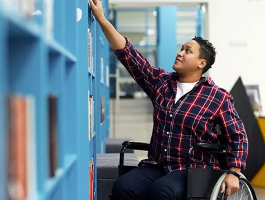 Audencia - Disabled student in a library