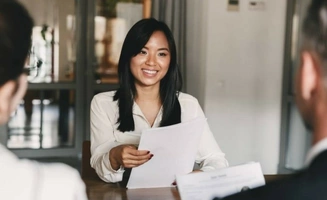 Femme passant un entretien