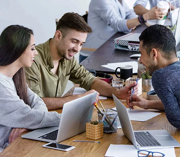 Audencia - Students around a desk