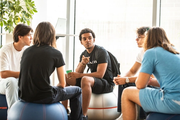 Participez aux après-midi d'immersion du Bachelor Management de Projet en Design et Communication